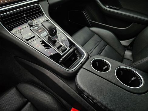 Used 2023 Porsche Panamera 4 Platinum Edition image 14