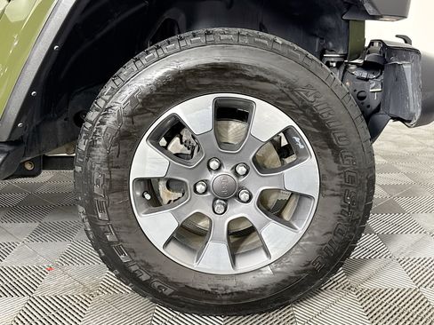 Used 2021 Jeep Wrangler Unlimited Sahara w/ Dual Top Group image 31