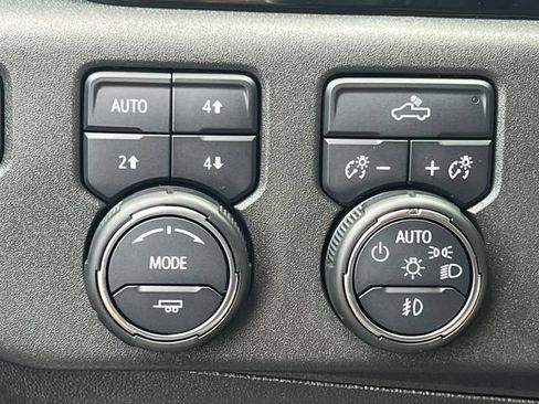 Used 2024 Chevrolet Silverado 1500 LT Trail Boss w/ Convenience Package II AWD/4WD image 24