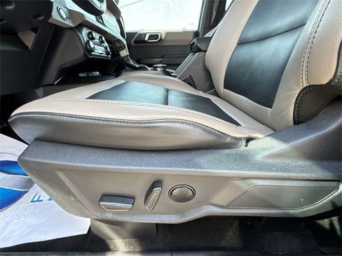 Used 2024 Ford Bronco Wildtrak image 14