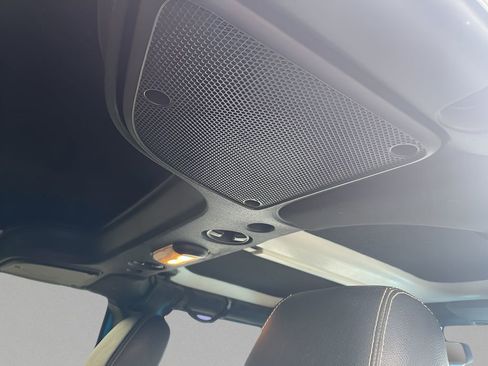 Used 2017 Jeep Wrangler Unlimited Rubicon w/ Connectivity Group image 21