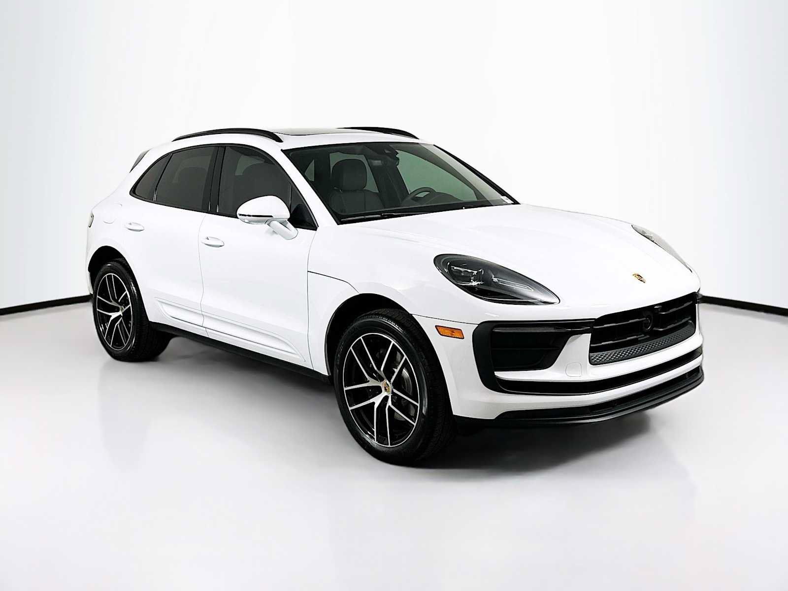 Used 2026 Porsche Macan AWD/4WD image 7