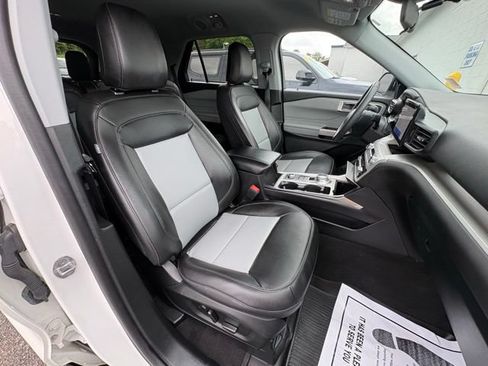 Used 2024 Ford Explorer XLT w/ Equipment Group 202A AWD/4WD image 30