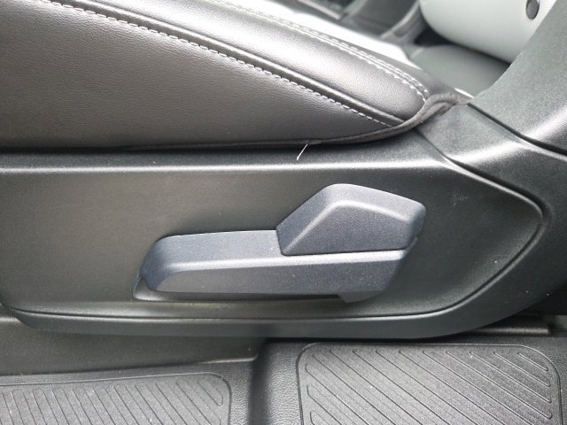 Used 2024 Ford Explorer XLT w/ Equipment Group 202A AWD/4WD image 18