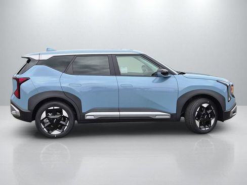 New 2027 Kia Seltos S FWD image 3