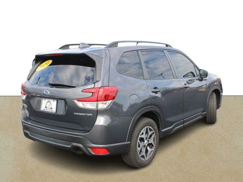 Used 2020 Subaru Forester Premium image 4
