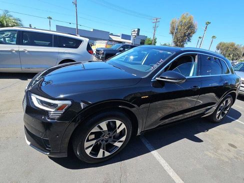 Used 2022 Audi e-tron Premium Plus w/ Premium Plus Package AWD/4WD image 3
