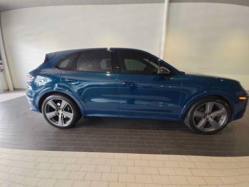 Used 2025 Porsche Cayenne GTS AWD/4WD image 8
