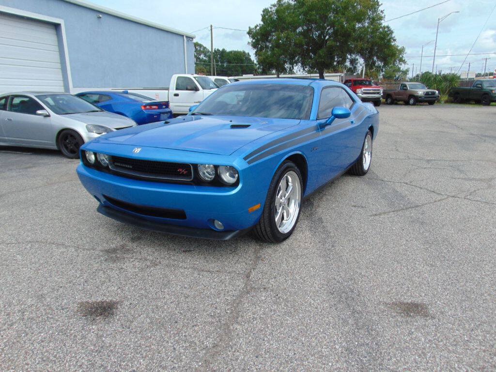 Used 2009 Dodge Challenger R/T RWD image 3