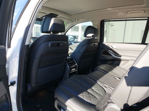 New 2026 BMW X7 xDrive40i w/ Premium Package image 14