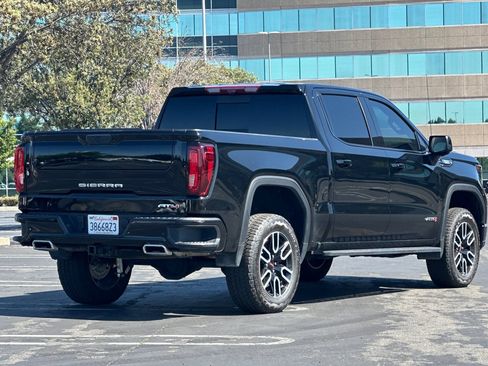 Used 2024 GMC Sierra 1500 AT4 w/ Technology Package AWD/4WD image 4
