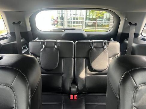 Used 2023 Ford Explorer XLT w/ Equipment Group 202A AWD/4WD image 19