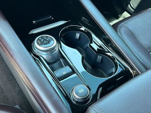 Certified 2025 Ford Explorer Platinum RWD image 17