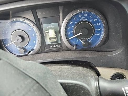 Used 2019 Toyota Sienna XLE FWD image 3