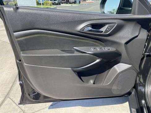 Used 2025 Chevrolet Trax LT FWD image 20