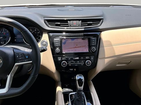 Used 2020 Nissan Rogue SL w/ Premium Package FWD image 7