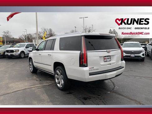 Used 2020 Cadillac Escalade ESV Premium Luxury image 9