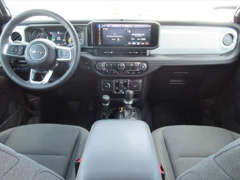 Used 2025 Jeep Wrangler Unlimited Sahara w/ Safety Group AWD/4WD image 12