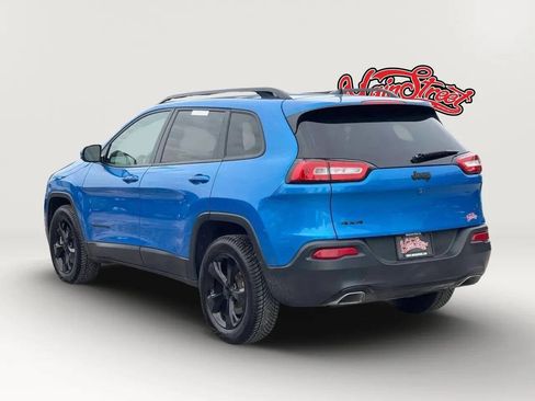 Used 2018 Jeep Cherokee Latitude w/ Altitude Package image 5