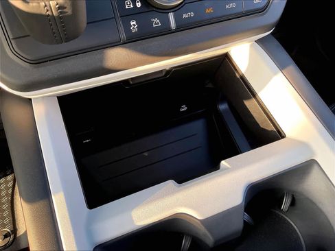 New 2026 Land Rover Defender 130 X-Dynamic SE image 23