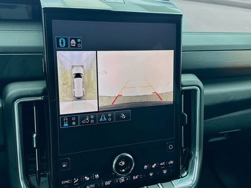 Used 2025 GMC Yukon Denali AWD/4WD image 10