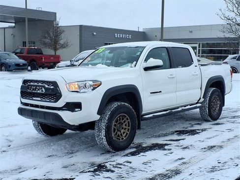 Used 2023 Toyota Tacoma 4x4 Double Cab image 3