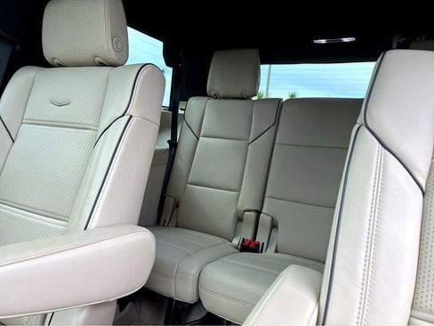 Used 2023 Cadillac Escalade Premium Luxury w/ Performance Package AWD/4WD image 18