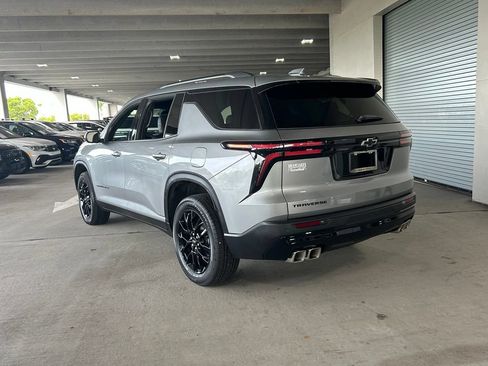 Used 2026 Chevrolet Traverse LT w/ Midnight/Sport Edition FWD image 3
