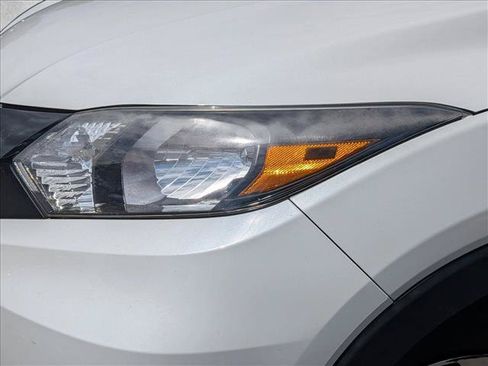 Used 2018 Honda HR-V EX image 9
