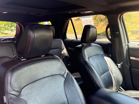 Used 2018 Ford Explorer Sport AWD/4WD image 32