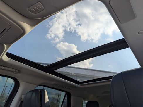 New 2025 Lincoln Navigator Reserve image 19