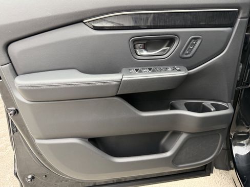 Used 2023 Honda Pilot Elite image 12