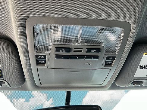 Used 2015 Toyota Highlander XLE FWD image 21