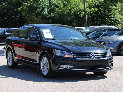Used 2016 Volkswagen Passat 1.8T SE FWD image 1