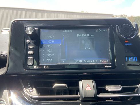 Used 2018 Toyota C-HR XLE image 22