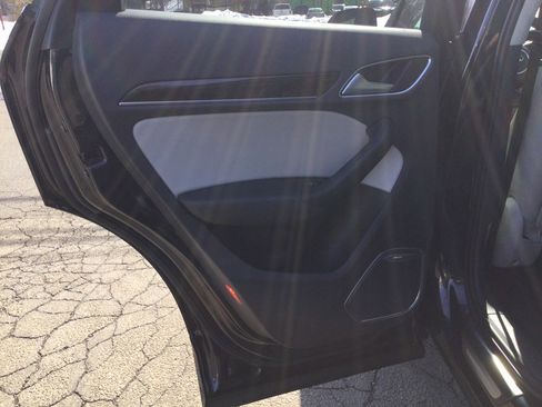 Used 2015 Audi Q3 2.0T Prestige w/ Prestige Package image 19