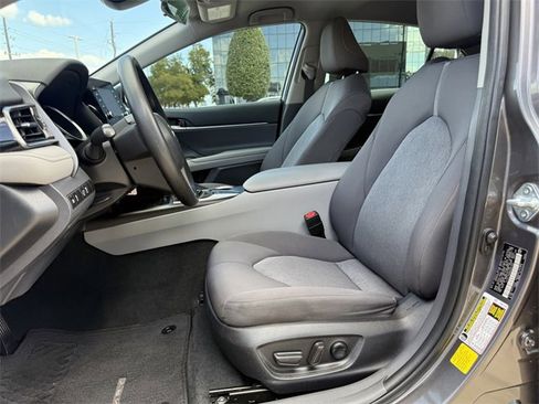 Used 2022 Toyota Camry LE image 12