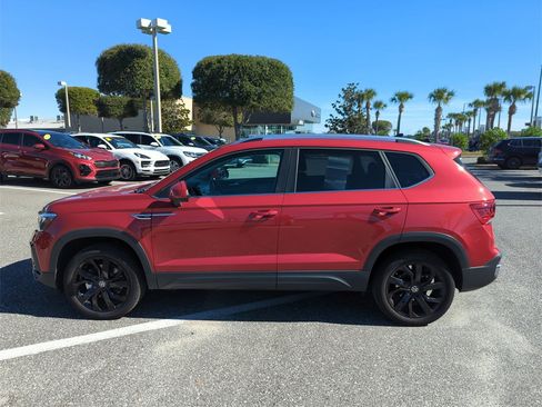 Used 2022 Volkswagen Taos SE w/ Panoramic Sunroof Package image 13