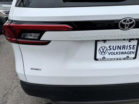 Used 2024 Toyota Grand Highlander Limited image 40