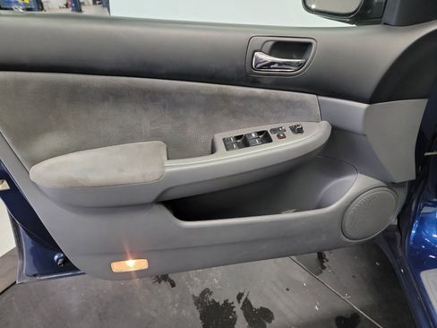 Used 2004 Honda Accord EX image 13