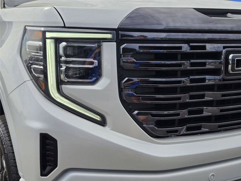 Used 2024 GMC Sierra 1500 Denali Ultimate AWD/4WD image 9
