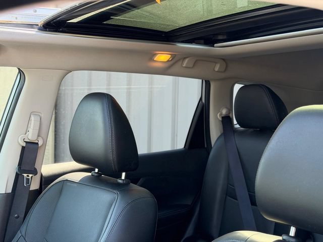 Used 2018 Nissan Rogue SL w/ Premium Package FWD image 12