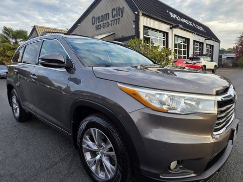 Used 2015 Toyota Highlander XLE image 3