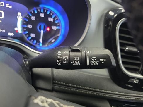 Used 2025 Chrysler Pacifica Limited FWD image 34