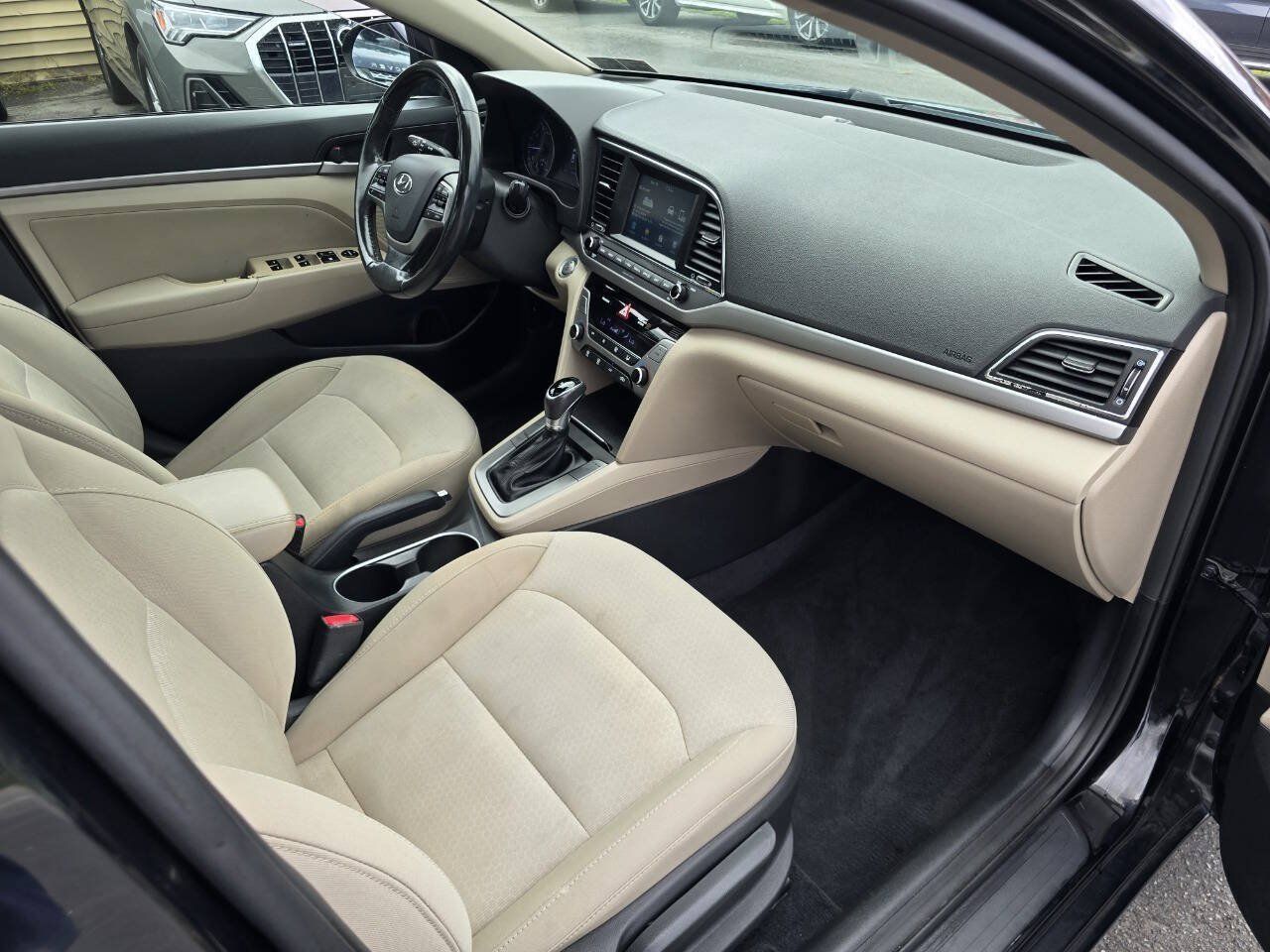 Used 2017 Hyundai Elantra Value Edition w/ Cargo Package FWD image 28