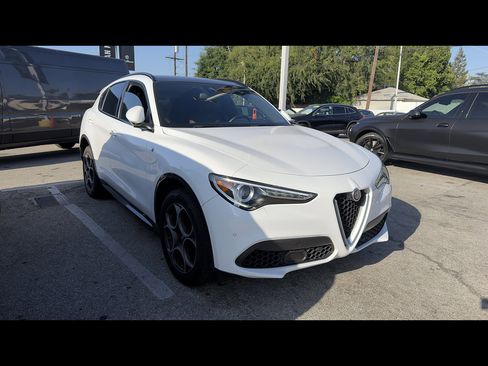 Used 2023 Alfa Romeo Stelvio Ti AWD/4WD image 2