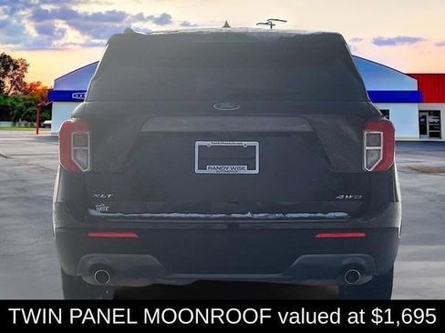 Used 2022 Ford Explorer XLT w/ Equipment Group 202A image 5