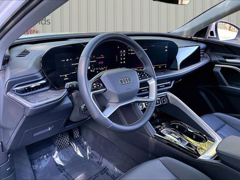 Used 2025 Audi Q5 Premium w/ Convenience Package AWD/4WD image 17