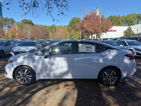 New 2025 Nissan Versa SV image 4