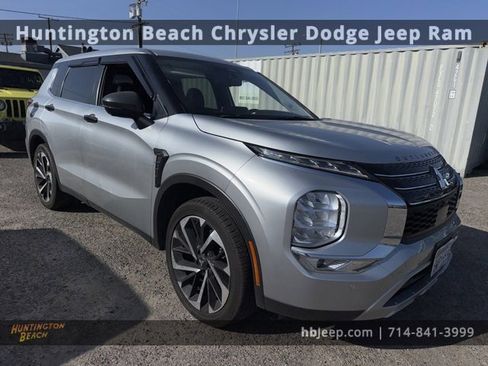 Used 2022 Mitsubishi Outlander SE image 3